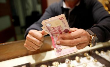 العملات استُخدمت لتمويل مشاريع البنية التحتية في شرق البلاد بعد الفيضانات المدمرة