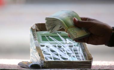 مصير 800 مليون دولار  لا يزال مجهولا تماما