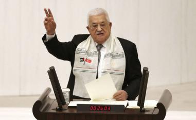 الرئيس الفلسطيني محمود عباس يلقي كلمة في البرلمان التركي