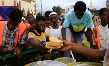 الحصول على الأكل لم يعد مهمة سهلة في السودان 
