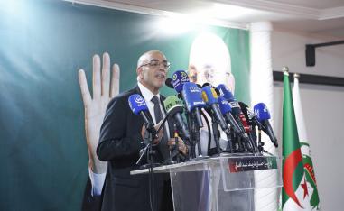 حساني يؤكد أن البلاد لا تحتمل مزيدا من التلاعب 