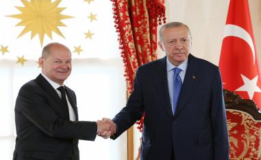 أردوغان يراهن على التقارب مع ألمانيا لحلحلة تعثر صفقات السلاح 