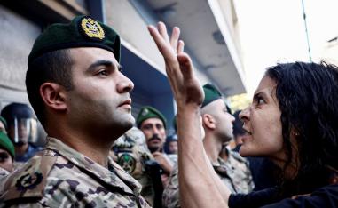 السلطات اللبنانية تمنح النازحين مهلة إضافيّة بيومين لإخلاء المبنى 