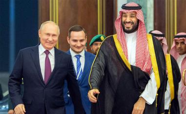 Russian President Vladimir Putin and Saudi Crown Prince Mohammed bin Salman