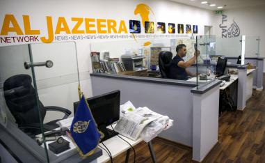 السلطة تدعو ادارة قناة الجزيرة لتصويب وضعها القانوني