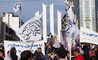 تجمع مؤيد لأحمد الشرع في مدينة طرابلس