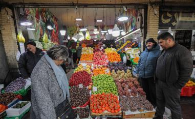 أوضاع الإيرانيين المعيشية تزداد تدهورا 