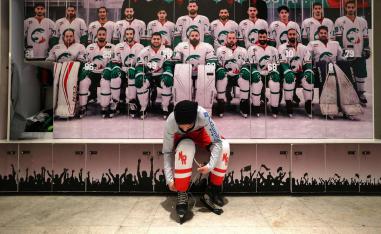 لعبة الهوكي على الجليد للسيدات