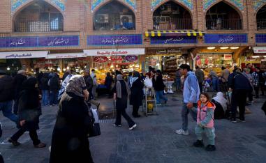 الإيرانيون باتوا عاجزين عن مجاراة ارتفاع الأسعار 