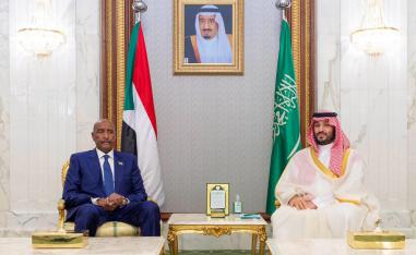البرهان يطلع ولي العهد السعودي على المستجدات في السودان