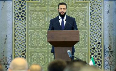 الشرع يسعى لأن يكون رجل دولة معتدل بعد أن ارتبط اسمه لسنوات بالقاعدة