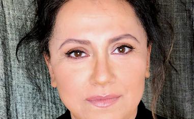 الكاتبة والسينمائية الإيرانية الأميركية ربيعة غفاري