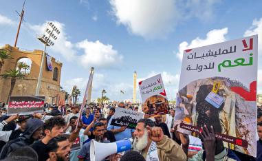 اللجوء إلى أساليب التخويف والترهيب لضمان الدعم