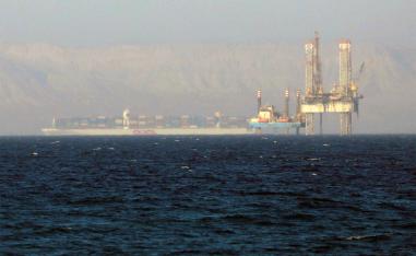 An oil platform at the Gulf of Suez 