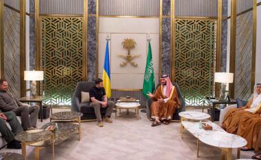 زيلينسكي يبدأ اتصالاته مع الدول الخليجية لتنظيم المحادثات 