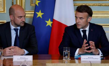 A dispute about deportation of Algerian nationals escalates