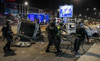 142 vehicles belonging to the security forces and 20 private cars had been set on fire