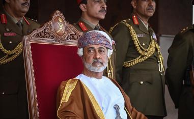 عُمان جسر تواصل واستقرار في محيط مضطرب