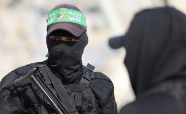 القوى الأجنبية تطالب حماس بإلقاء سلاحها والانسحاب من حكم القطاع