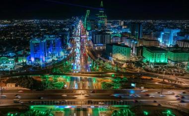 الرياض تتزين للمناسبة التاريخية