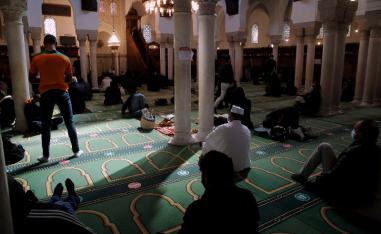 الاختلاف حول موعد عيد الفطر يخلق اشكالات قانونية واجتماعية للجاليات المسلمة في الخارج