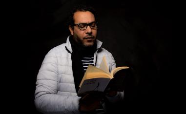 الكاتب المصري أحمد عبداللطيف