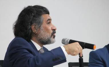 الشاعر وصل إلى مرحلة تصالح مع الذات 