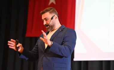 المدرب الإعلامي السوري حسام نجم
