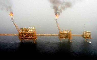  Gas flares from an oil production platform at the Soroush oil fields in the Persian Gulf, south of Tehran