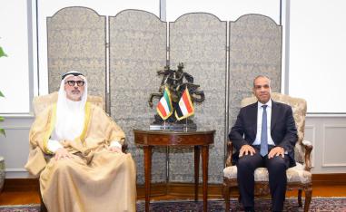 لقاء بدر عبدالعاطي والشيخ جراح جابر الأحمد الصباح 