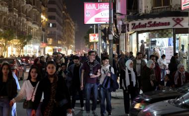 القاهرة كانت تضج بالحياة ليلا قبل قرار الحكومة ترشيد الاستهلاك الطاقي