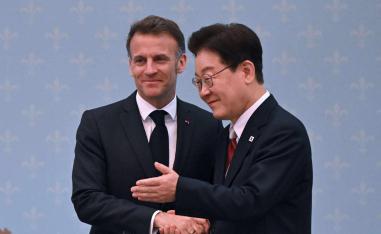 Macron wants to boost French exports to South Korea