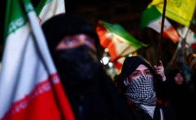 ايرانيون يحتفلون بـ'النصر'