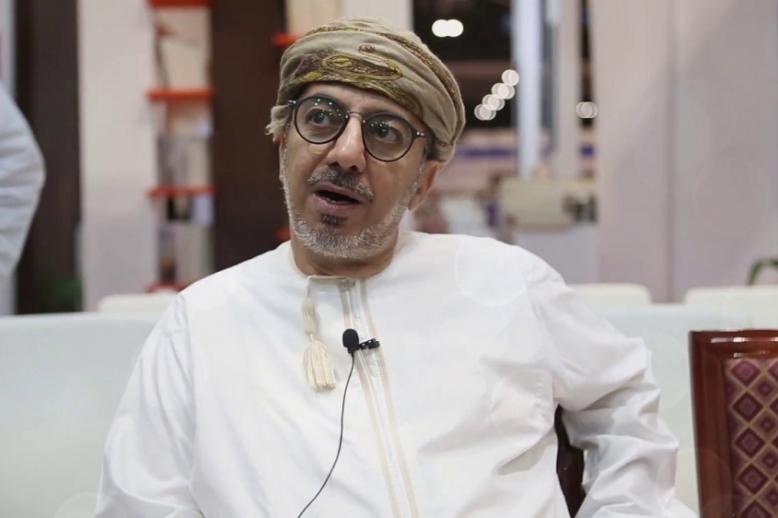 الشاعر العماني محمد الحارثي