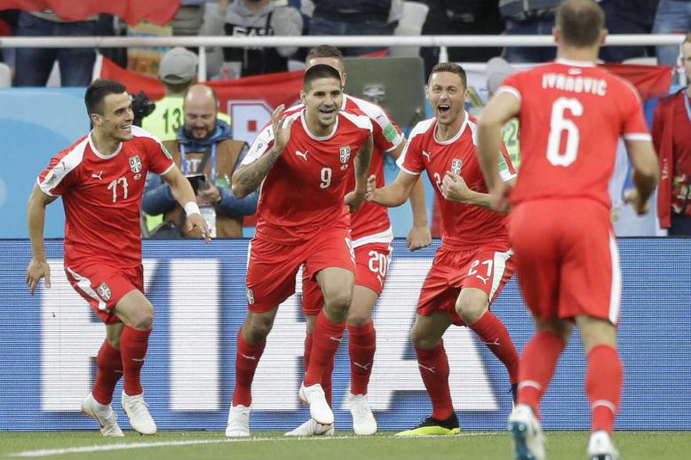 لاعبو منتخب سويسرا يحتفلون بفوز مستحق