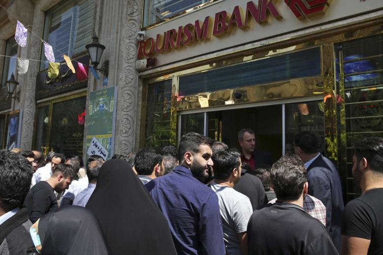 فرق بأكثر من الضعفين بين السعر الرسمي والسوق السوداء