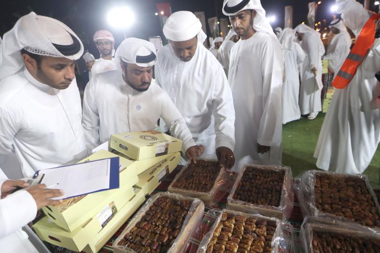تنمية زراعة النخيل والارتقاء بأصناف تمور الإمارات