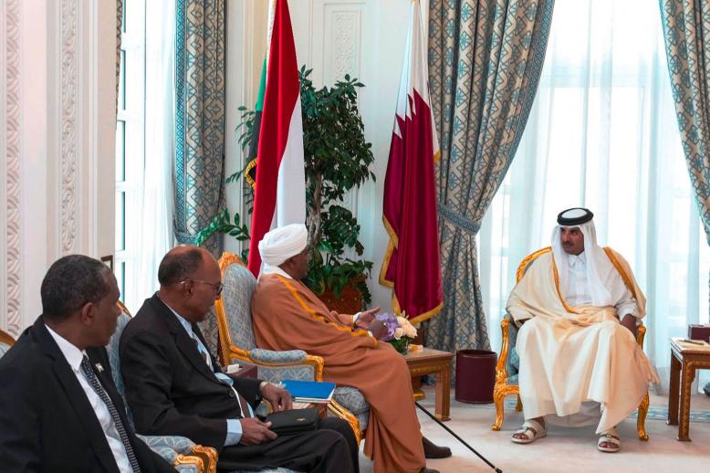 أمير قطر الشيخ تميم بن حمد يستقبل الرئيس السوداني عمر البشير