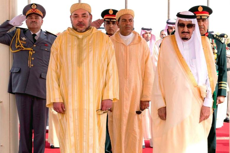Saudi King Salman bin Abdulaziz (R) and King Mohammed VI of Morocco