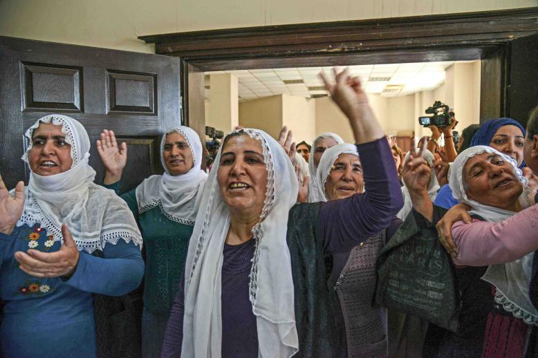 Supporters and relatives of Kurdish prisoners celebrate end of protest