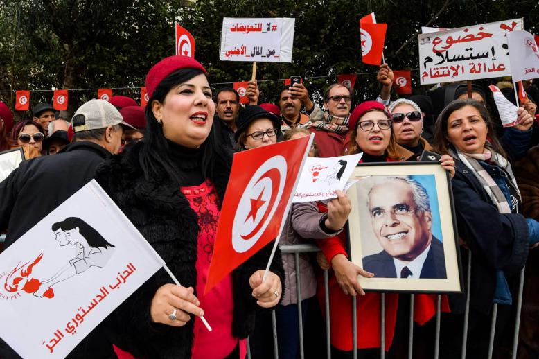 عبير موسي في تظاهرة لحزبها وسط تونس
