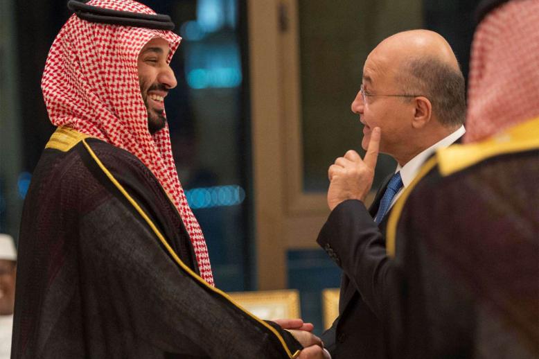 الرئيس العراقي برهم صالح يتحدث إلى ولي العهد السعودي الأمير محمد بن سلمان في قمة مكة