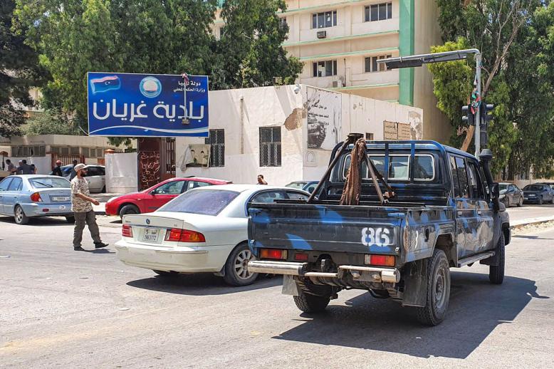 عربات تقف وسط مدينة غريان