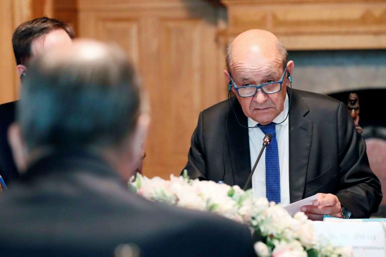جان-إيف لودريان يجد نفسه محاصرا بين الرفض الشعبي والقضاء