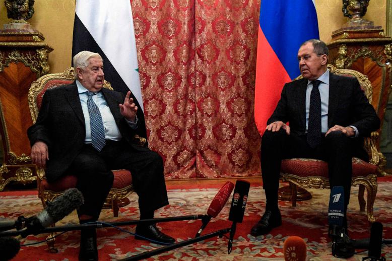 Russian Foreign Minister Sergey Lavrov (R) and his Syrian counterpart Walid Muallem