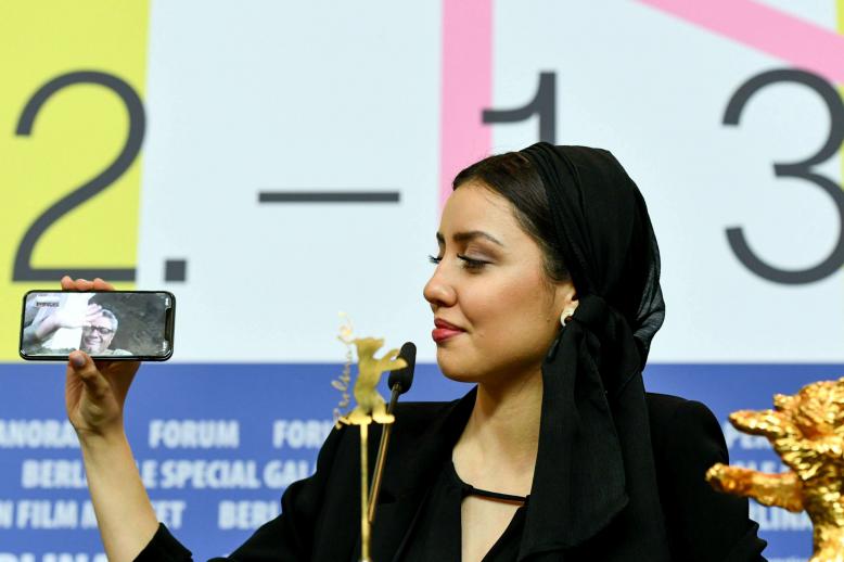 الاتصال بمحمد رسولوف عبر الهاتف