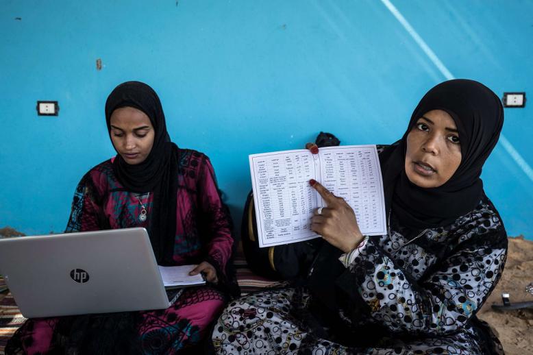 نساء مصريات نوبيات قمن بتجميع قاموس  بحوالي 230 كلمة من اللغة النوبية