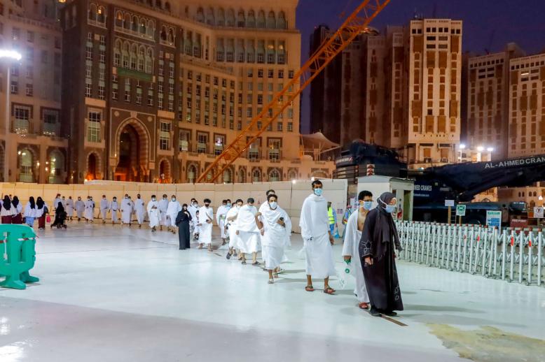 معتمرون