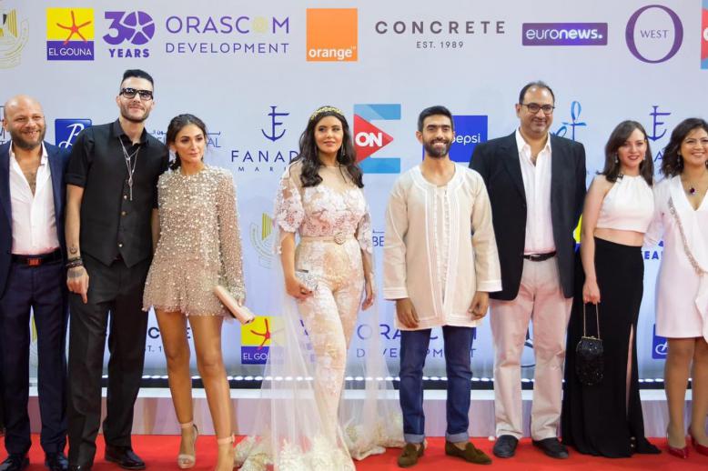 فريق عمل 'لما بنتولد'  