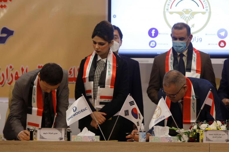 جانب من مراسم توقيع عقد بناء ميناء الفاو الكبير